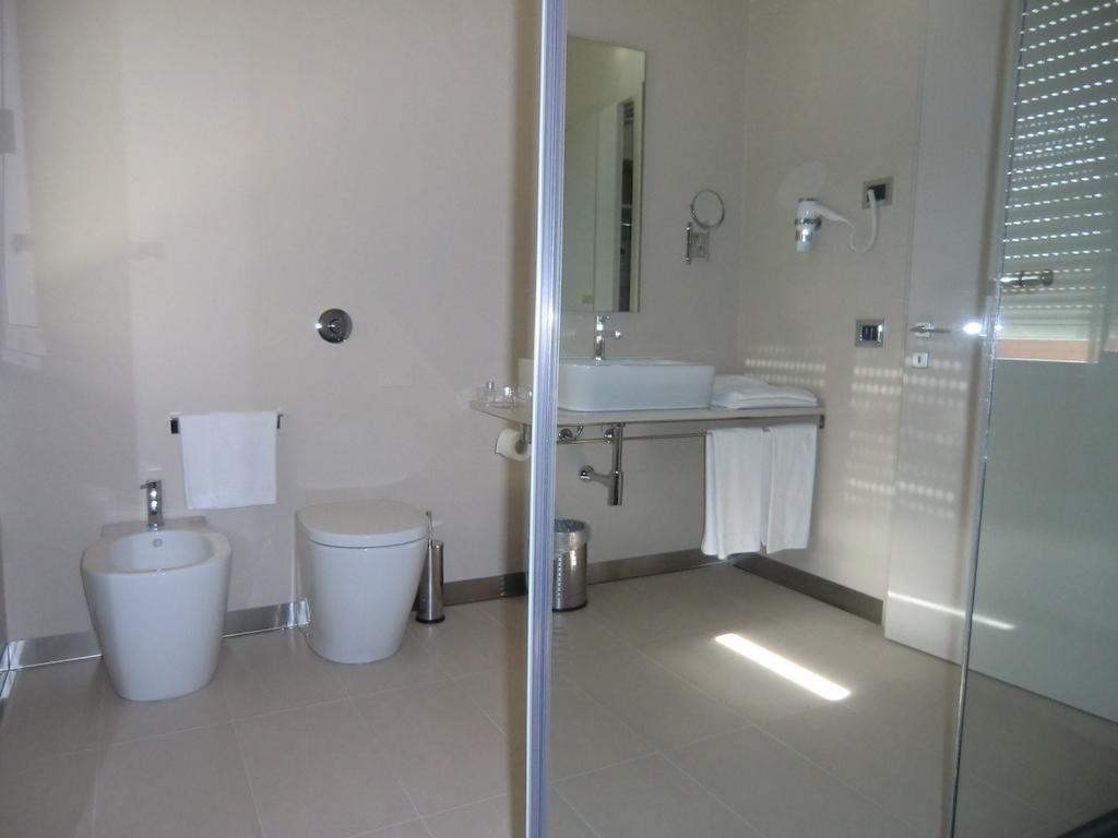 B&Beach Cagliari Guest House חדר תמונה