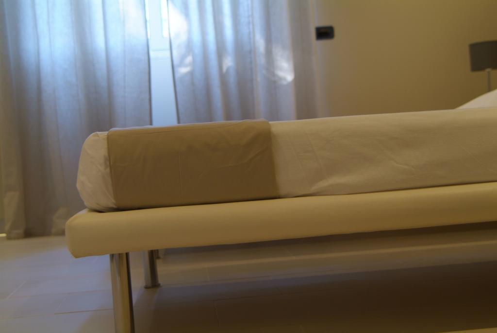 B&Beach Cagliari Guest House חדר תמונה